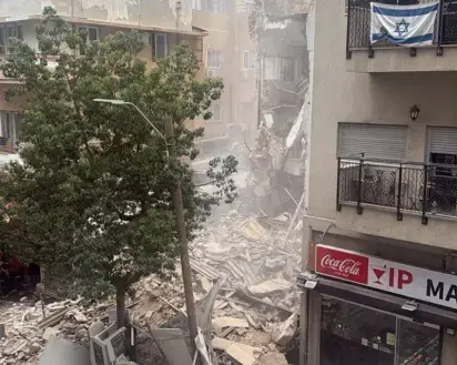 انهار مبنى قيد التجديد في "تل أبيب" جراء عطل فني أثناء العمل