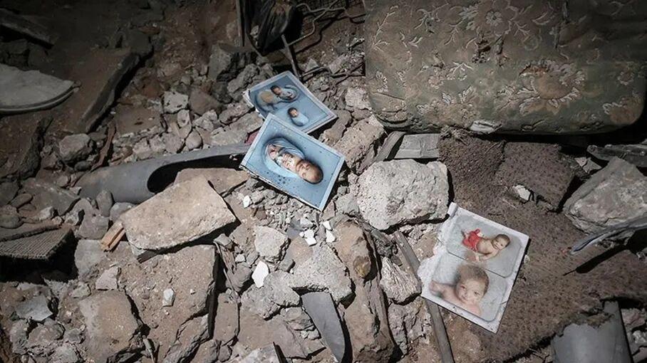 انتشال رفات 55 شهيدًا من تحت أنقاض منزل في حي الزيتون