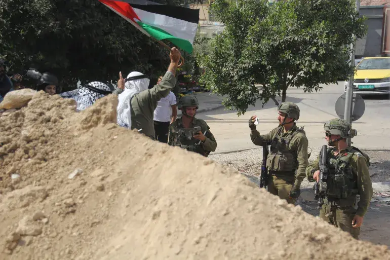 إرهاب المستوطنين يضرب جنوب نابلس.. حرائق في بيتا ورشق مركبات الفلسطينيين قرب بورين