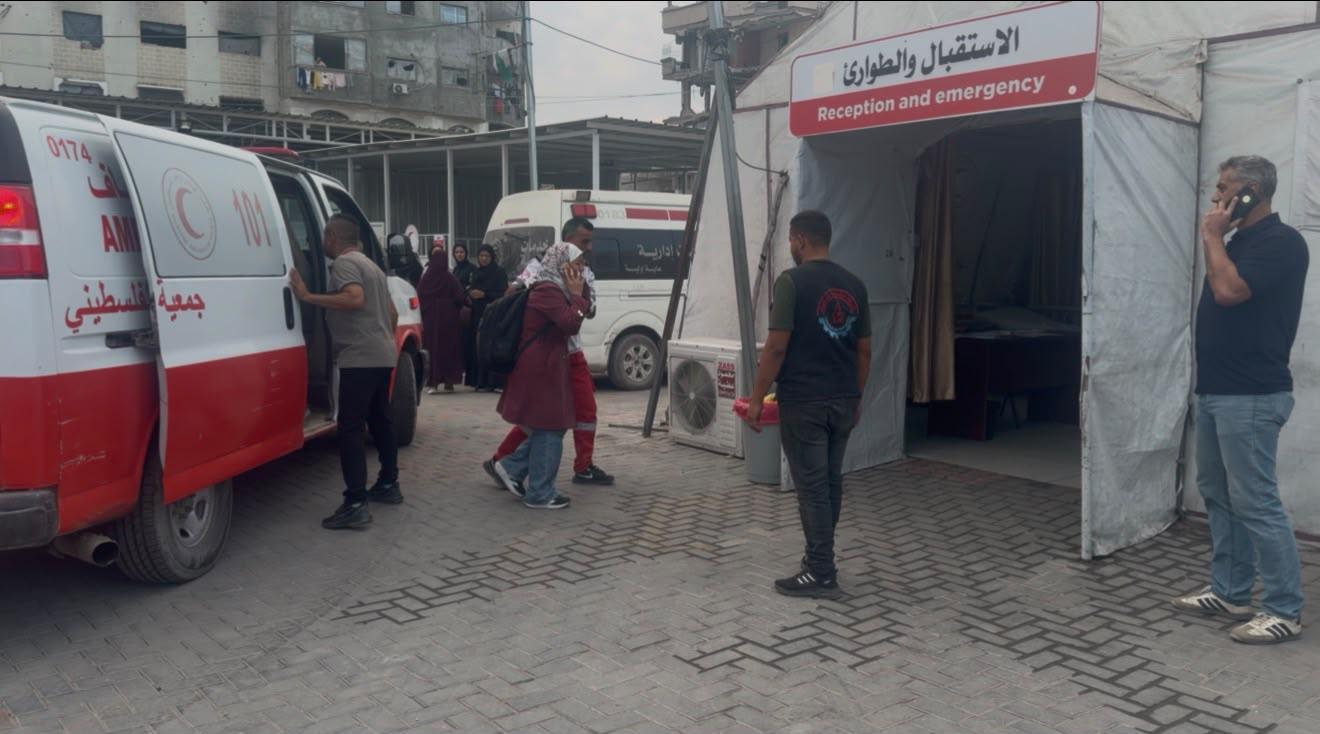 مصابون بعضهم بحالة خطرة في قصف الاحتلال تجمعًا للمواطنين شمال غرب غزة