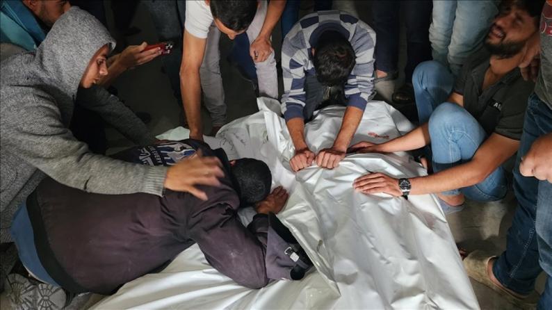 شهيد ومصابون في قصف استهدف مجموعة من المواطنين بحي الدرج شرق مدينة غزة