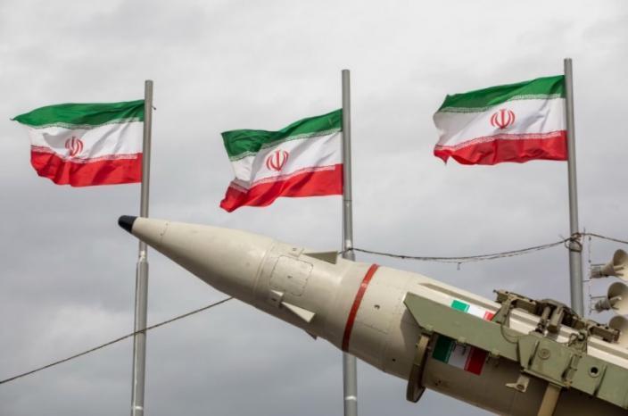 إيران تهدد بنشر ألغام لإغلاق الخليج إذا تعرضت سواحلها للهجوم