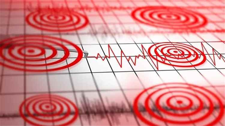 زلزال بقوة 7.6 درجة يضرب قبالة سواحل اندونيسيا والسلطات تدعو السكان للإخلاء الفوري