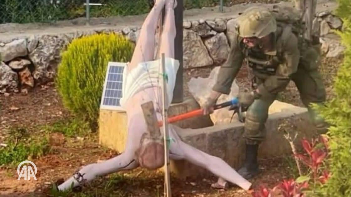 الجيش الاسرائيلي يفتح تحقيقا بعد نشر صورة لجندي يحطم تمثالاً للسيد المسيح