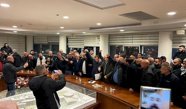 رؤساء الأحزاب العربية يوقعون وثيقة للعمل على تشكيل المشتركة