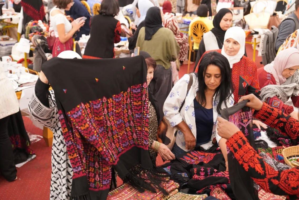 "تراث وهوية".. فلسطين تحضر بتراثها الأصيل في بازار ينظمه الاتحاد العام للمرأة الفلسطينية بالقاهرة