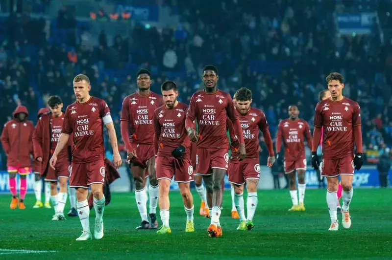 ميتز يسقط أمام ستراسبورج.. وباريس إف سي يفوز على نانت بثنائية