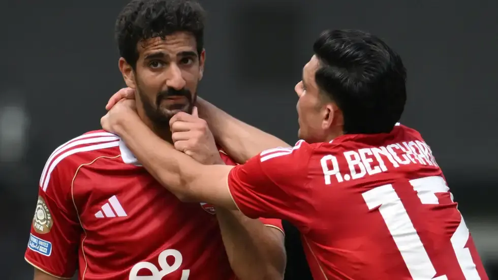 ليلة مشتعلة في القاهرة.. الأهلي والجيش الملكي يتأهلان والاشتباكات تخطف المشهد