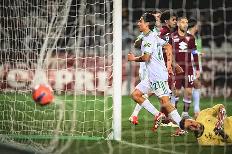 الفوز الثالث تواليا.. ديبالا يقود روما إلى الثأر من تورينو في الدوري الإيطالي