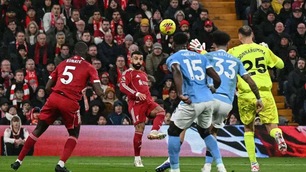 مانشستر سيتي يصعق ليفربول ويواصل مطاردة آرسنال