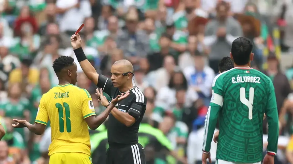 اول 3 حالات طرد في مباراة الافتتاح: المكسيك تجهز على حنوب افريقيا في مونديال 2026