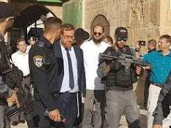 عشرات المستوطنين بقيادة المتطرف غليك يقتحمون باحات الأقصى