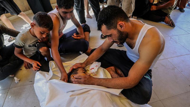 5 شهداء خلال 24 ساعة بقطاع غزة والمدفعية تقصف شرق المدينة