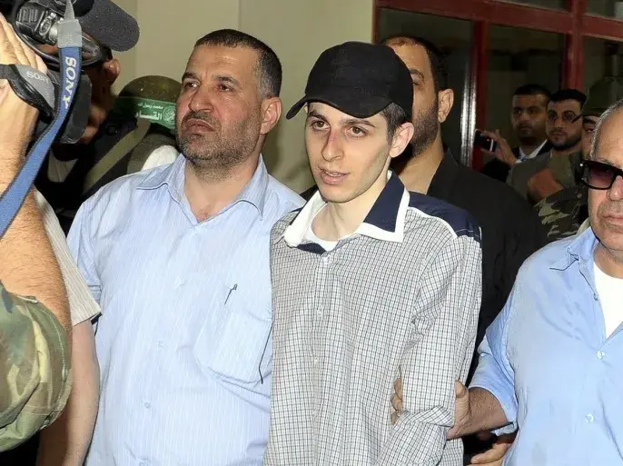 بعد عقدين.. الاحتلال يكشف لأول مرة تفاصيل دقيقة لساعات أسر شاليط الأولى