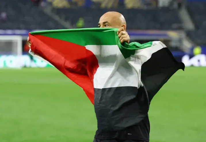 إعلام إسرائيلي يسلط الضوء على إهداء حسام حسن تأهل مصر إلى الفلسطينيين