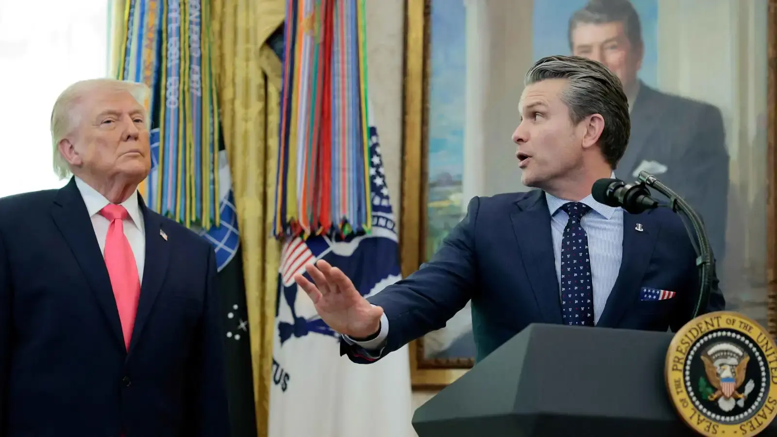 فوضى في البيت الابيض.. مسؤول أمريكي يهاجم وزير الحرب: غبي ولا ينقل الحقيقة لترامب