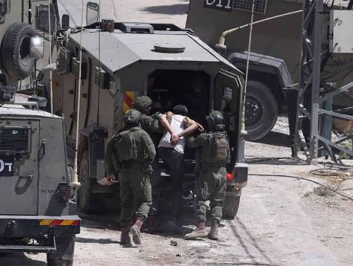 إصابات واعتقال مواطنين باقتحامات للاحتلال بالضفة والقدس