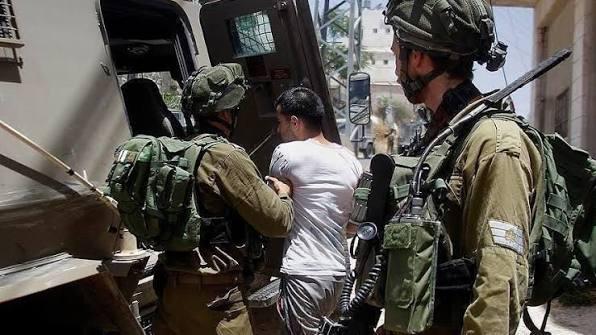 معتقلون بينهم سيدة في اقتحامات ومداهمات بالضفة والقدس
