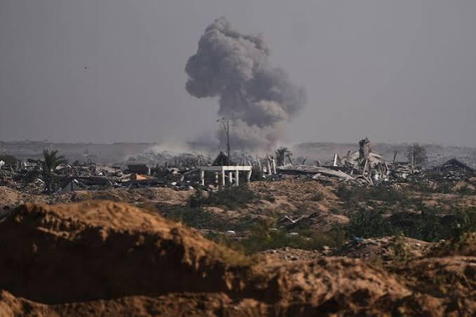 قصف مدفعي وإطلاق نار بغزة مع استمرار انتهاك وقف النار