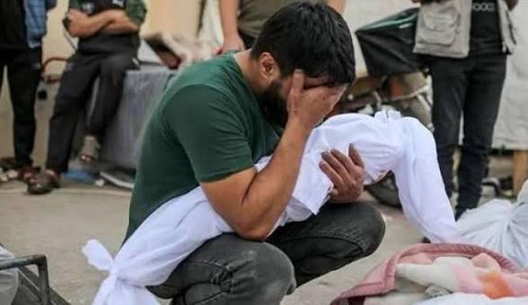 استشهاد طفل متأثرًا بإصابته ومصابون بنيران الاحتلال في قطاع غزة