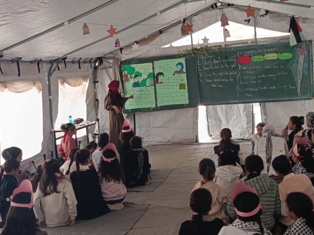انطلاق العام الدراسي الجديد في غزة وسط تحدّيات هائلة