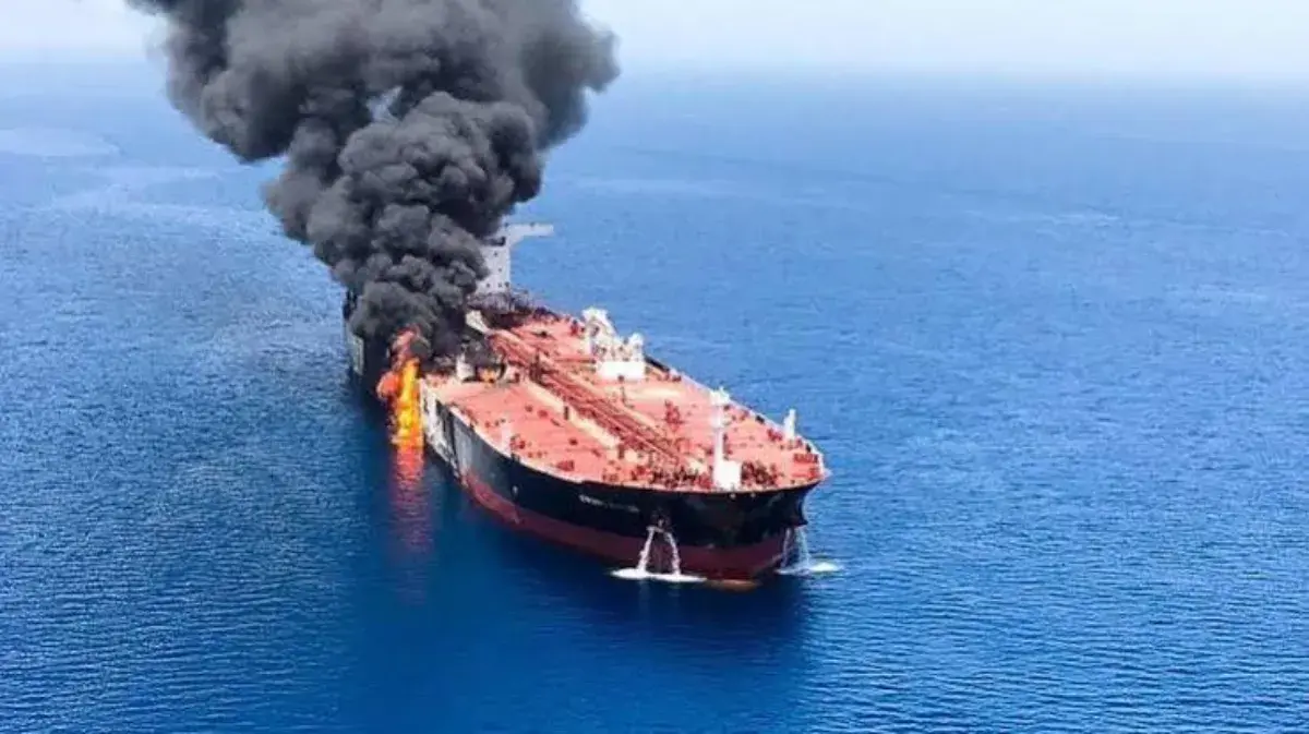 واشنطن تضرب ناقلات إيرانية وطهران تستهدف قواعد بالمنطقة