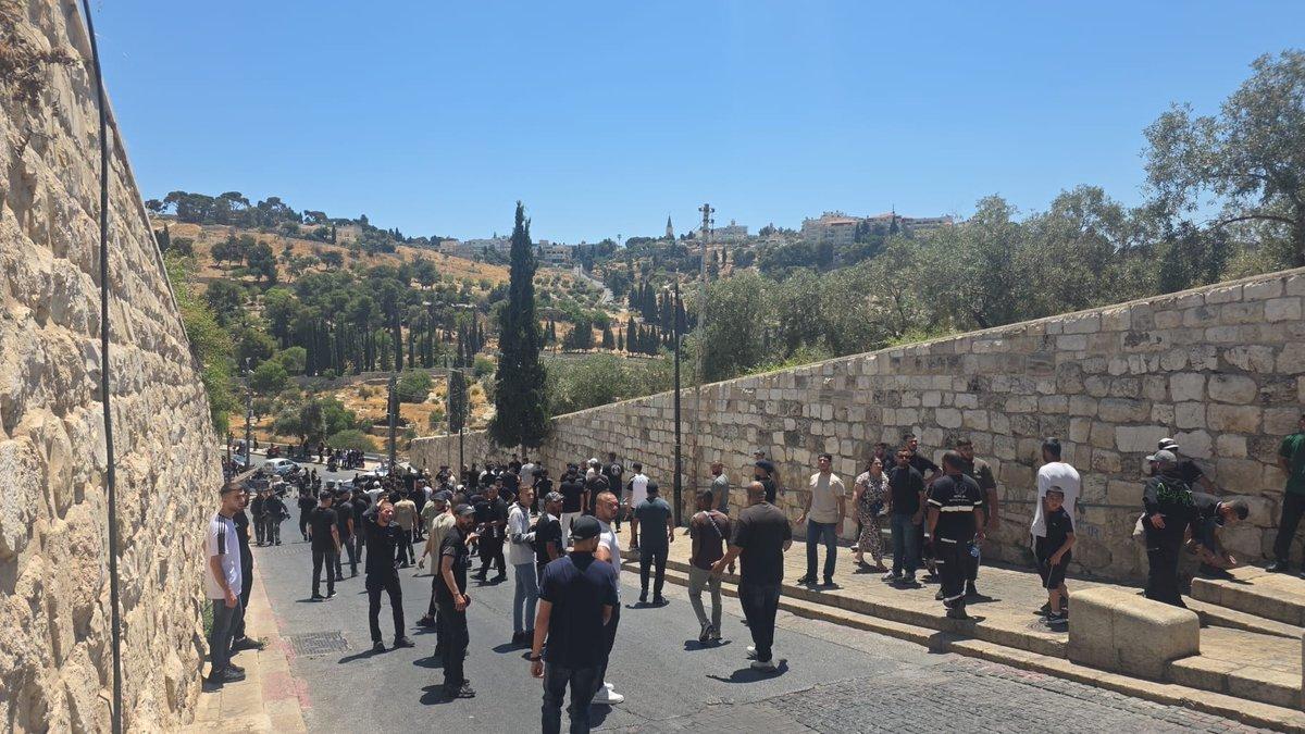 قوات الاحتلال تقمع مشيعي الشاب حسين عيسى عند باب الأسباط في القدس