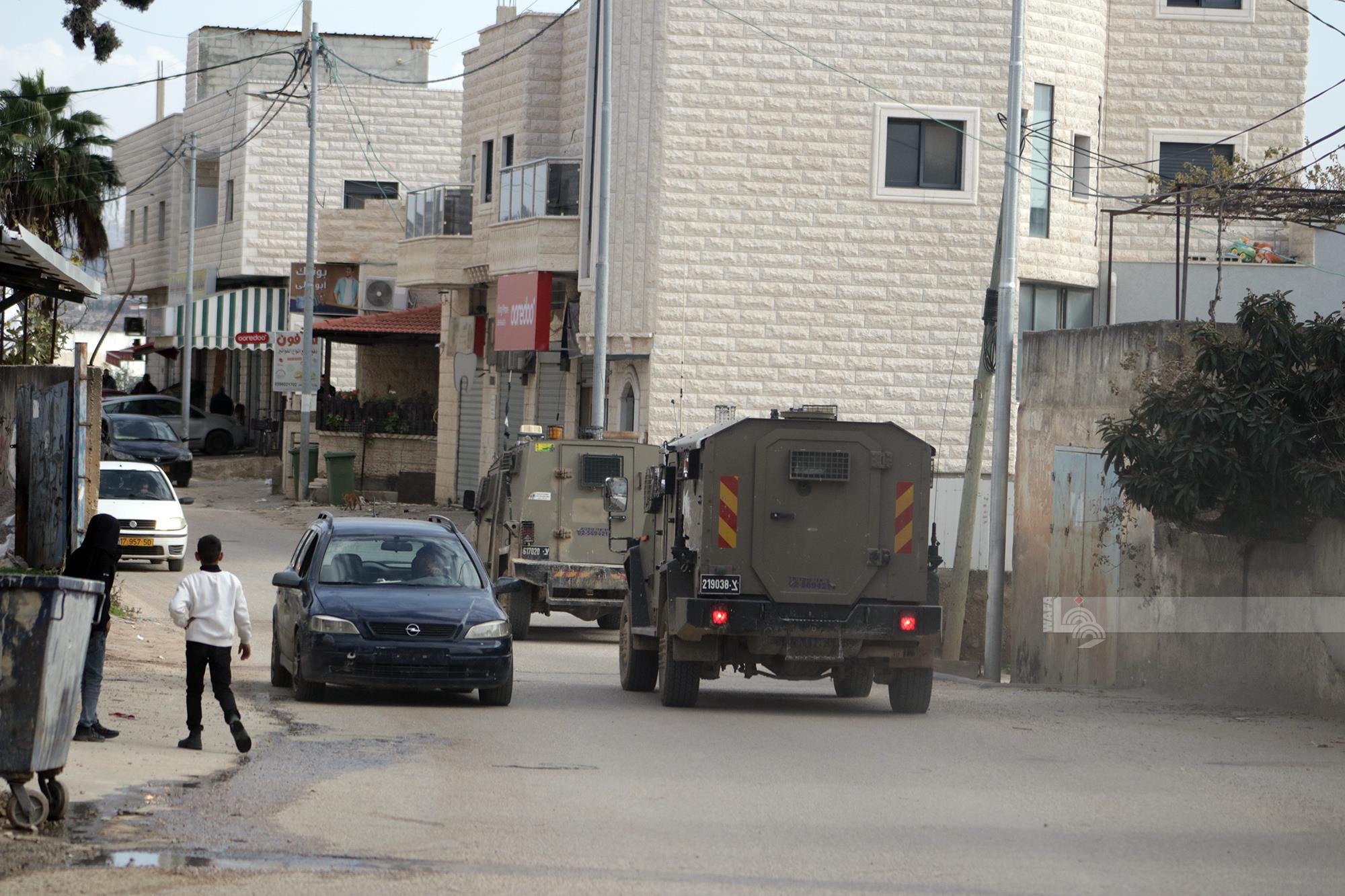 قوات الاحتلال تقتحم قرية أبو فلاح في رام الله وتتسبب بأضرار مادية