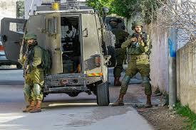 قوات الاحتلال تقتحم مدينة قلقيلية وتداهم منازل المواطنين