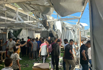 استشهاد طفل وإصابة 9 آخرين جراء قصف الاحتلال مقهًى غرب مخيم البريج