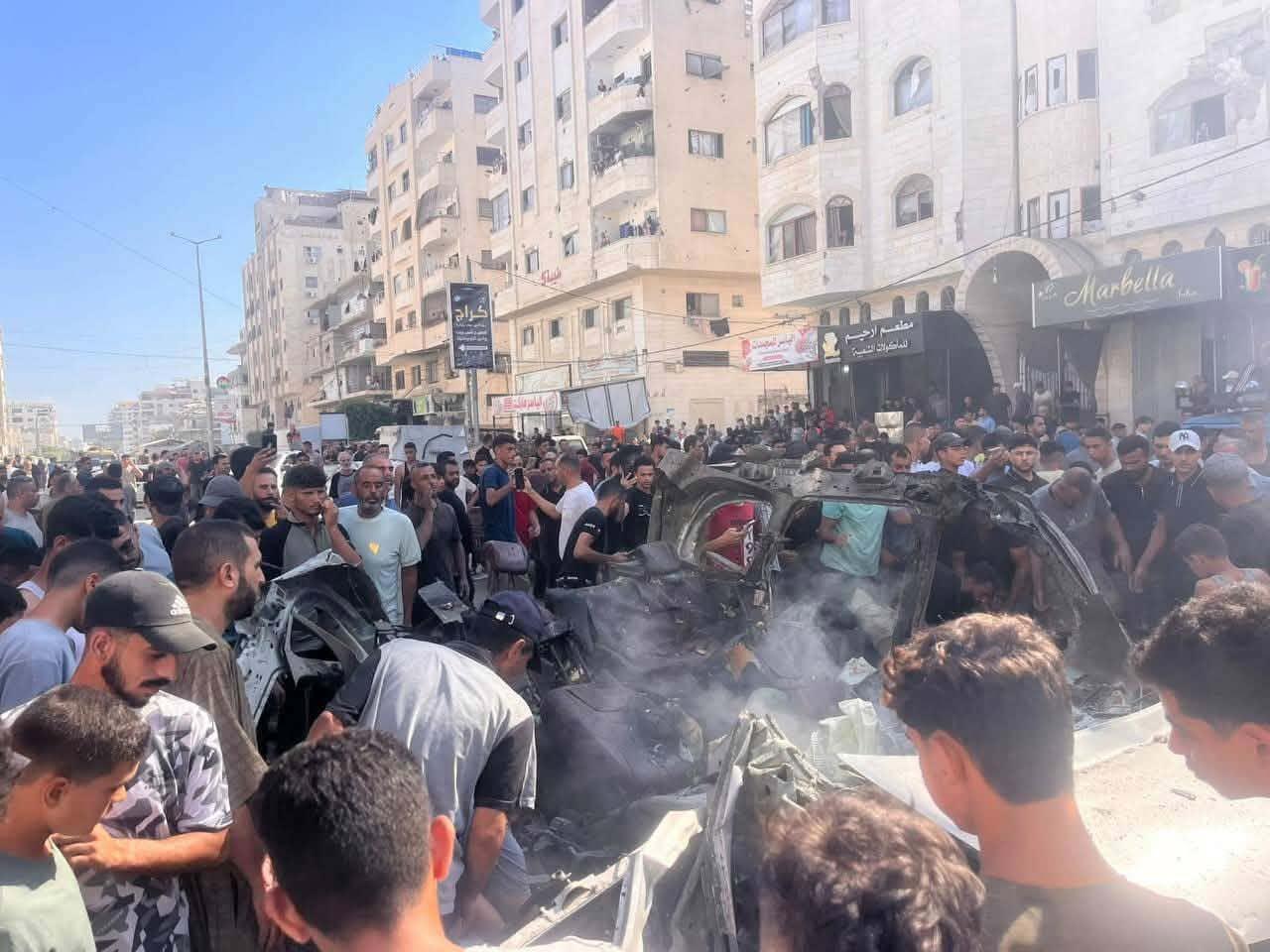 استشهاد مواطنين وإصابة آخرين إثر قصف الاحتلال مركبة غرب غزة