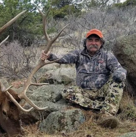 قطيع أفيال ينهي حياة مليونير أمريكي في رحلة صيد