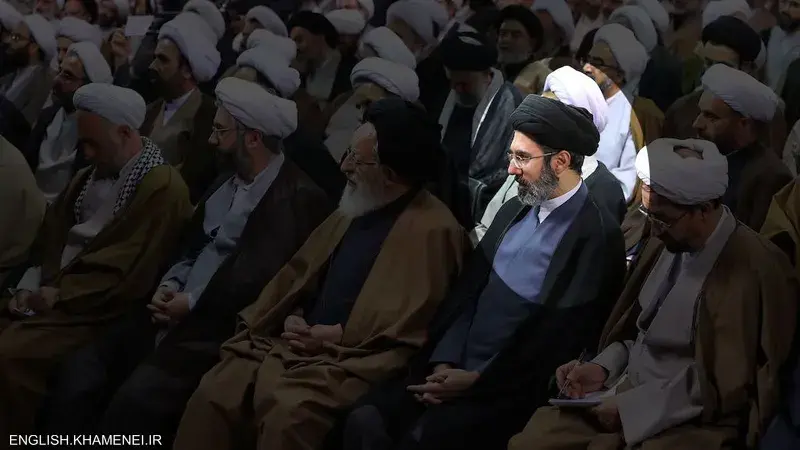 البيت الأبيض: الاستخبارات الأمريكية تتابع مجتبي خامنئي نجل المرشد الإيراني
