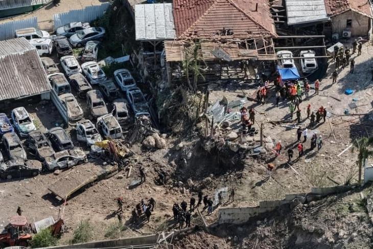 شاهد: الموجة الأعنف منذ أسبوعين.. مُصابون ودمار واسع جراء سقوط صاروخ إيراني غرب القدس