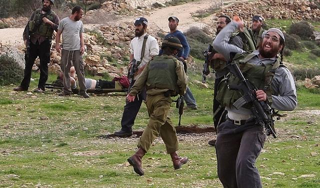 مستعمرون يهاجمون قرية برقا ويعتدون على نساء وأطفال بحماية جيش الاحتلال
