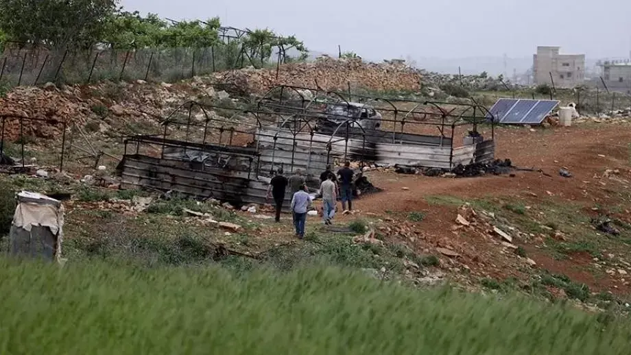 مستعمرون يقتحمون خربة سمرة بالأغوار الشمالية