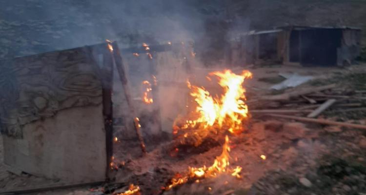 مستوطنون يحرقون منشآت زراعية في منطقة "الشميس" شمال شرق القدس
