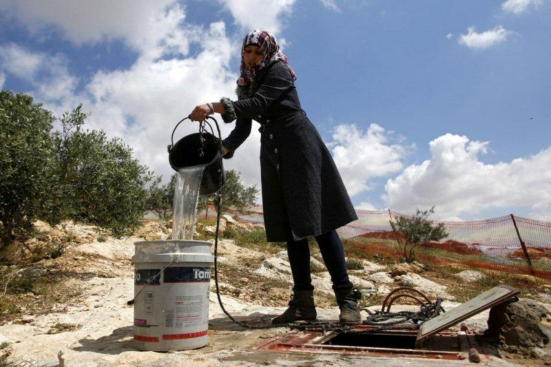 أكثر من مليون امرأة في الضفة دون الحد الأدنى للمياه