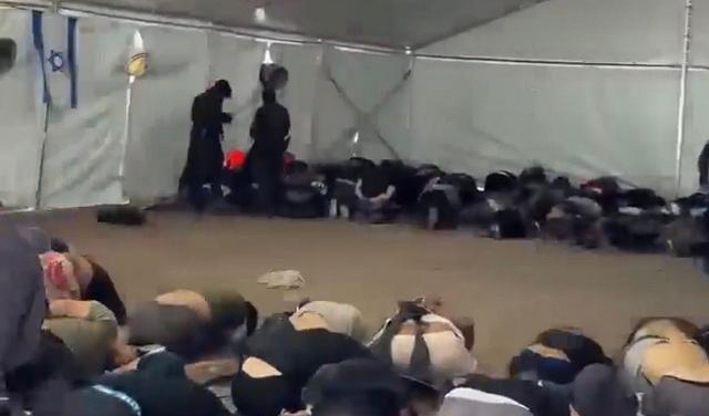 الاحتلال يختطف ناشطي أسطول الصمود وينقلهم قسرًا لميناء "أسدود"
