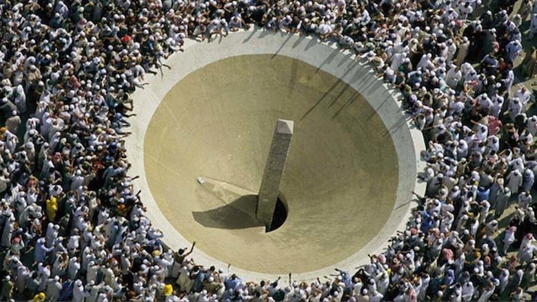 الحجاج يواصلون رمي الجمرات في آخر أيام التشريق