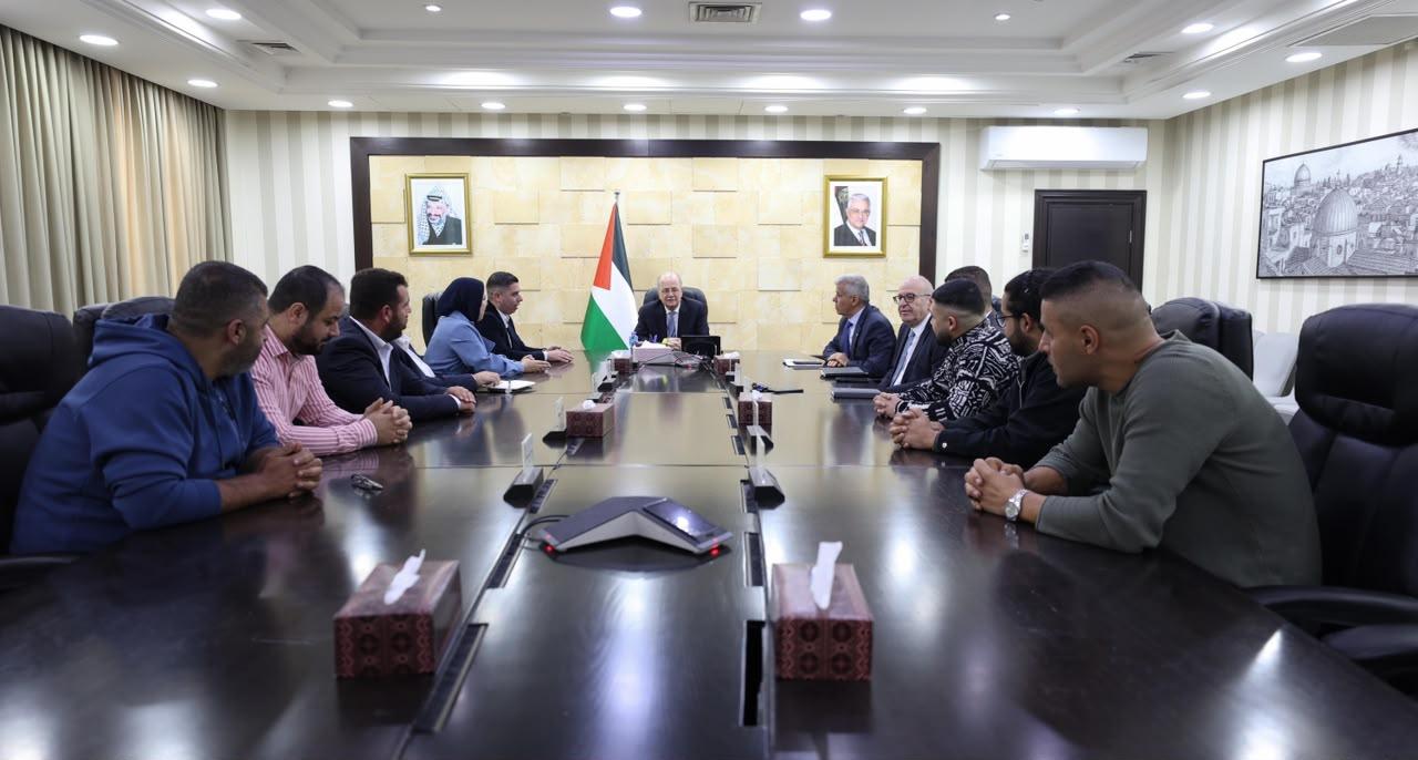 تفاصيل لقاء رئيس الوزراء مع وفد الاتحاد العام لطلبة فلسطين