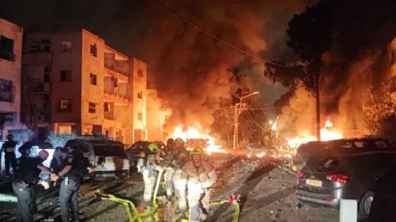 هآرتس: أمطار من القنابل في قلب إسرائيل.. صواريخ عنقودية إيرانية تتجاوز الدفاعات وتضرب مناطق مأهولة