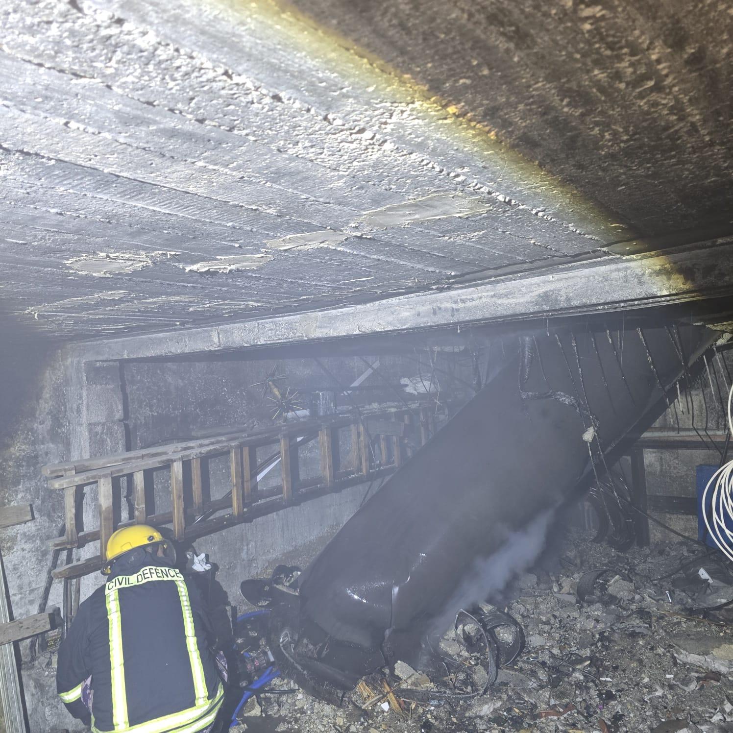 سفليت.. شظية تدمر منزلاً من ثلاثة طوابق وتتسبب بحريق وأضرار هائلة