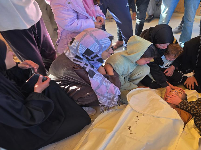 شهداء ومصابون إثر غارة جوية غرب غزة