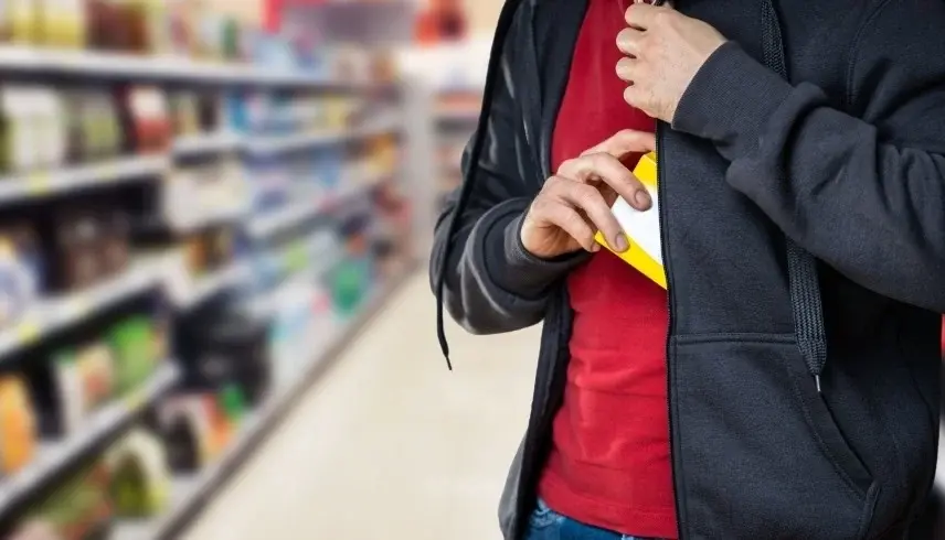 شركة بريطانية تطرد موظفاً حاول إحباط عملية سرقة بدلاً من التكريم