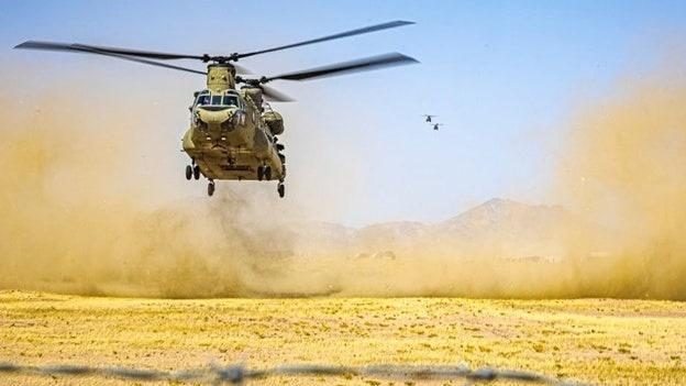 تحركات أمريكية غامضة في الشرق الأوسط.. "سنتكوم" تنشر صورة مروحية عسكرية وسط تحذيرات أمنية