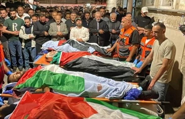 تشييع جثامين 75 شهيدًا تم انتشالهم من حي الدرج شرق غزة