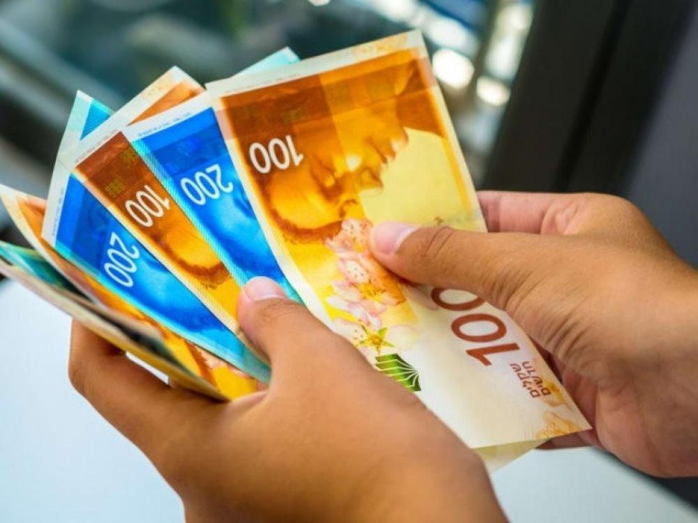 أزمة مالية مستمرة.. ترقب لقرار الحكومة بشأن رواتب الموظفين الثلاثاء القادم