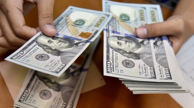 بواقع 100 دولار