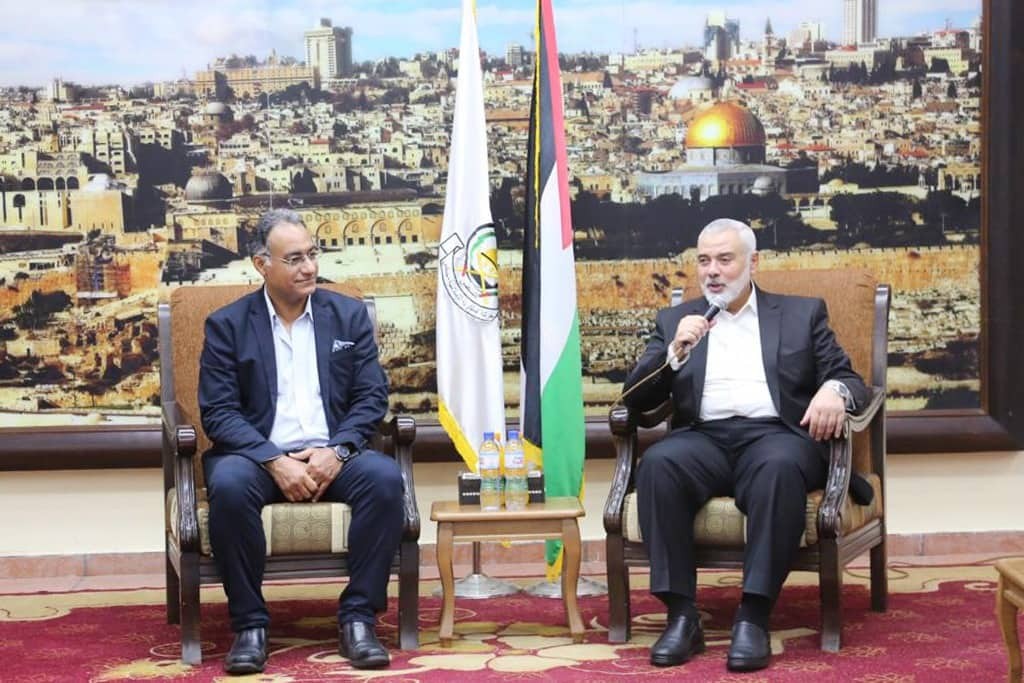 خلال استقباله الوفد الطبي